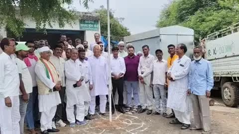 झारखंड मुक्ति मोर्चा बिश्रामपुर प्रखंड कार्यालय पर झंडोतोलन कार्यक्रम किया गया।