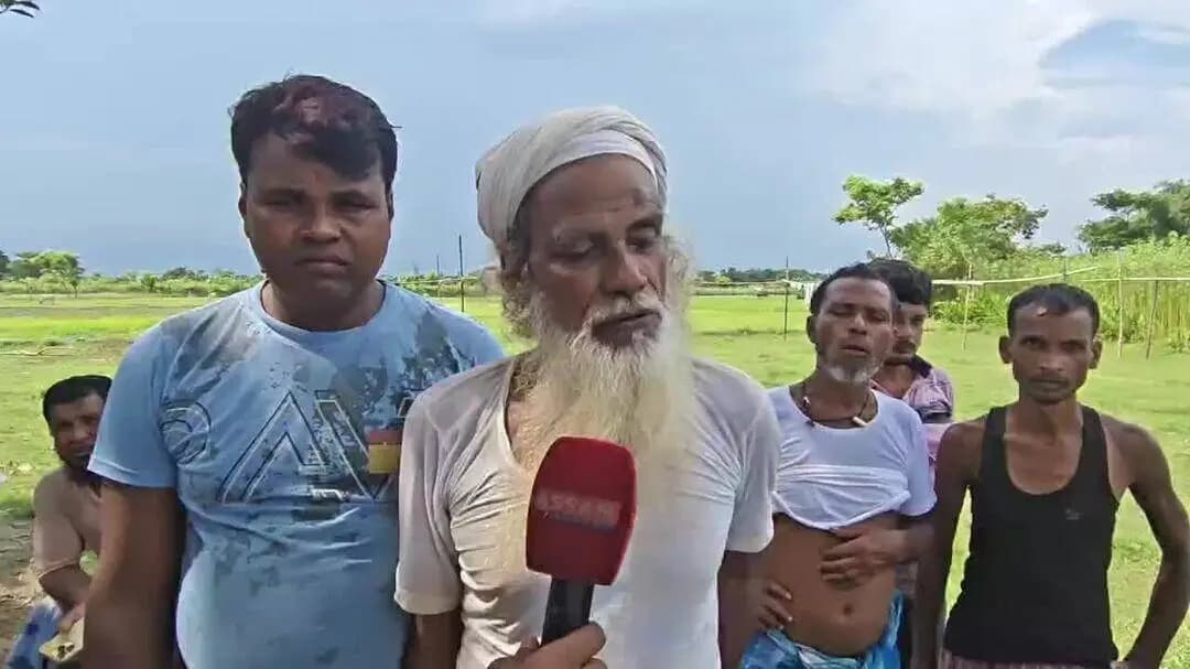 ধুবুৰী ভাগ: আগমনি ৰাজহ চক্ৰৰ অন্তৰ্গত কালাচানপাৰা চৰৰ ৪১ বিঘা ভূমিক লৈ বিবাদলৈ স্থানীয় ৰাইজৰ প্ৰতিক্ৰিয়া।