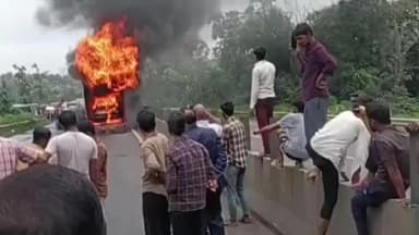लखनादौन: गणेशगंज बंजारी के समीप राष्ट्रीय राजमार्ग 44 पर तेज रफ्तार कंटेनर ट्रक में लगी आग