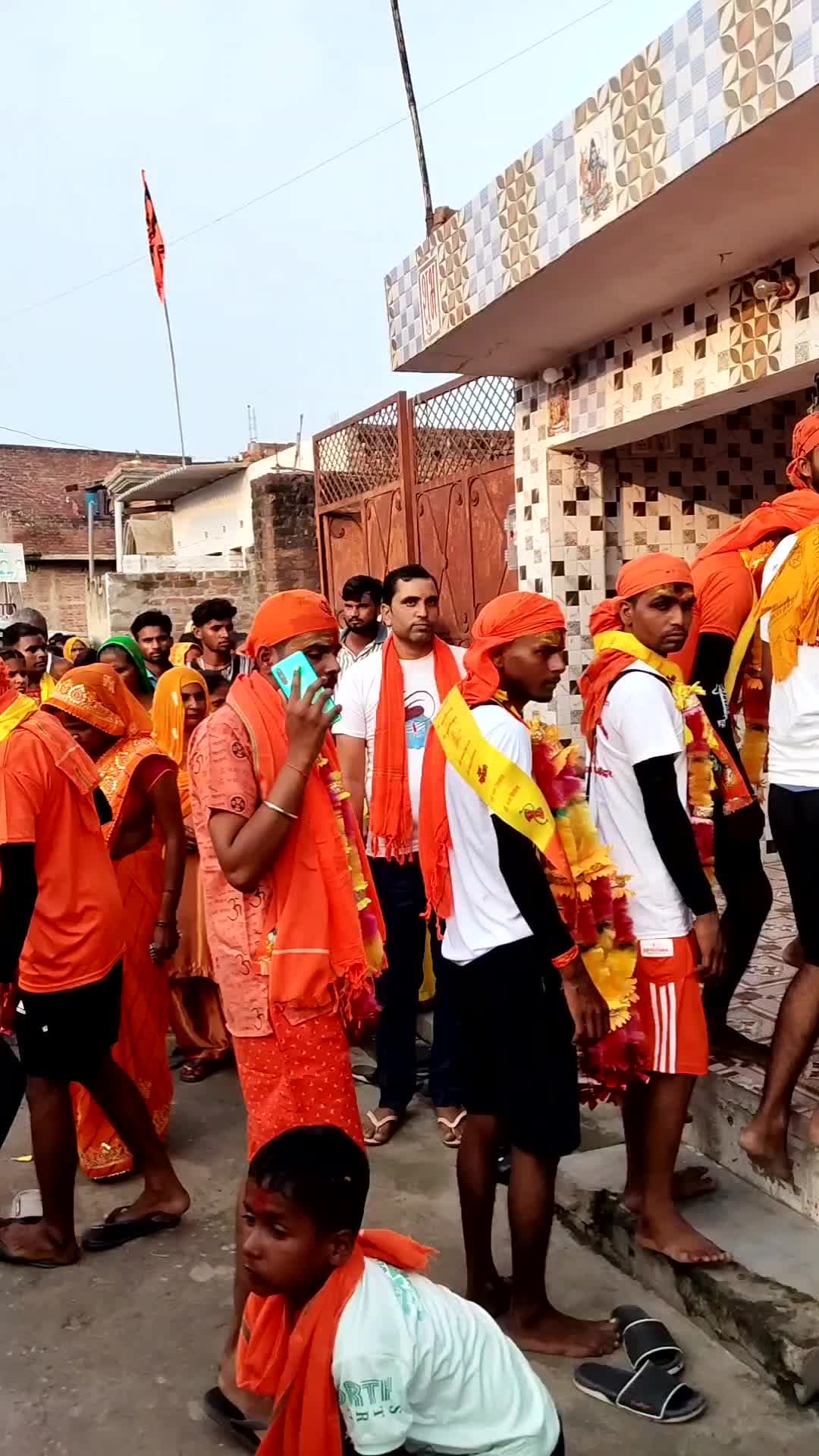 मौजम नगला खालसा से 7वीं डाक कांवड़ यात्रा रवाना, कांवड़ियों को वस्त्र पहनाकर किया विदा
नवाबगंज (बरेली)। बरेली जनपद के न