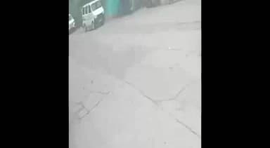 पालमपुर: पालमपुर के खैरा रोड पर कार से टकराकर हवा में उछला बाइक सवार, हेलमेट ने बचाई उसकी जान