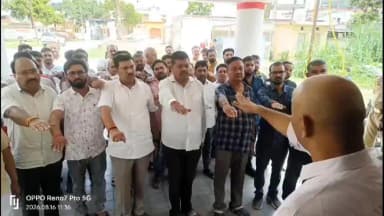 तुलसीपुर: प्रतिबंधित दवाओं की खरीद-बिक्री से दूर रहने को लेकर थाना प्रभारी ने दवा व्यवसायियों को दिलाई शपथ
