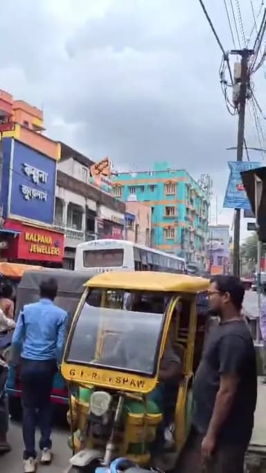 উলুবেড়িয়া ১: উলুবেড়িয়ায় চলন্ত বাসে আগুন লাগার ঘটনা, চাঞ্চল্য সৃষ্টি