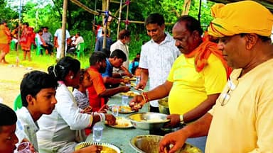 चक्रधरपुर: 40 वर्षों से कांवड़ियों की सेवा में जुटे पार्षद राजू प्रसाद कसेरा, निश्चिंतपुर में की बोल बम श्रद्धालुओं की सेवा