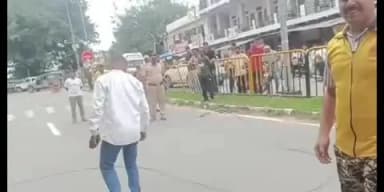 करौली: कलेक्ट्रेट गेट के बाहर 132 केवी की बिजली लाइन टूटी, सड़क पर गिरने से मची अफरा-तफरी, यातायात हुआ प्रभावित