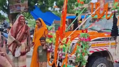 लालगंज: बोंगरिया स्थित पौहारी बाबा का दर्शन कर बाबा धाम रवाना हुआ कांवरियों का जत्था, महादेव के जयकारों से क्षेत्र बना भक्तिमय