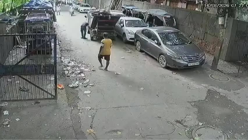 कल्याणपुरी में गलत पहचान के चलते सफाई कर्मचारी की हत्या, चाकू से 7 वार; घटना कैमरे में कैद