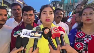 ନବରଙ୍ଗପୁର ପୋଲିସ ଷ୍ଟେସନ: ବନ୍ଦେ ମାତରମ କୁ ବିରୋଧ କରିଥିବାରୁ, ସୋନିଆ ଗାନ୍ଧୀଙ୍କ କୁଶପୁତ୍ତଳିକା ଦାହ କରାଯାଇଥିବା ସହର ରେ ମତ ଦେଲେ ଯୁବ ନେତ୍ରୀ ଶତାବ୍ଦୀ ପାଳ