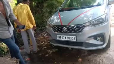 लवकुशनगर: गुढ़ा खुर्द के समीप तेज रफ्तार अर्टिगा ने 3 बच्चों को रौंदा, 2 की मौत; पुलिस ने 2 वाहन किए जब्त