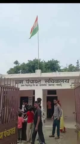 ग्राम बिहारी पुर में 15 आग. को ध्वजा रोहन एव बूंदी वितरण किया गया।