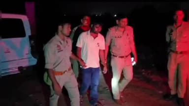 उन्नाव: थाना गंगाघाट पुलिस और एसओजी/सर्विलांस टीम के साथ मुठभेड़ में दो बदमाशों के पैर में लगी गोली, तीसरा बदमाश गिरफ्तार
