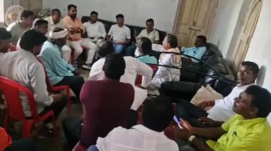सारठ: प्रखंड में प्रमुख की जगह BDO ने फहराया तिरंगा, विवाद गहराया; नाराज पंचायत प्रतिनिधियों ने डाकबंगला में की बैठक