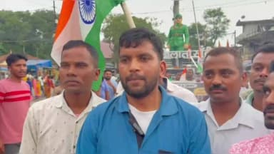खूंटी: JPSC, JSSC-CGL पेपर लीक के विरोध में खूंटी के छात्रों ने मुख्यमंत्री हेमंत सोरेन और राहुल गाँधी का पुतला दहन किया