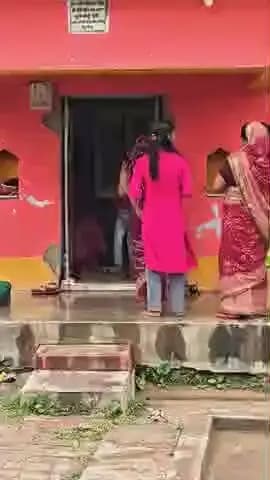 फुल्लीडूमर: सावन की तीसरी सोमवारी को फुल्लीडुमर प्रखंड के विभिन्न शिव मंदिरों में पूजा अर्चना के लिये उमड़ी भीड़