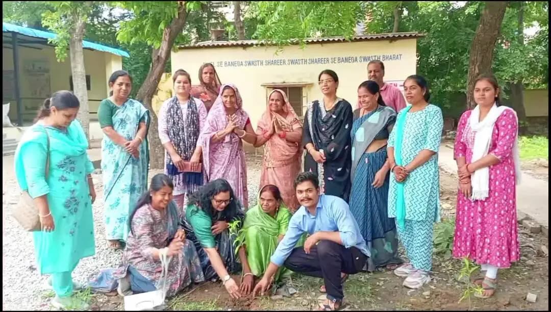14 अगस्त को कुन्हाड़ी में स्वतंत्रता दिवस के उपलक्ष में " *हर स्कूल में हरियाली हो* " अभियान के तहत पौधारोपण किया गया