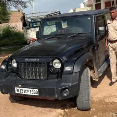 श्री आशा राम चौधरी ASP नागौर के निर्देशन में SHO मूंडवा मय टीम द्वारा एम.डी. बनाने की फैक्ट्री के प्रकरण में एक और एम.डी. सप्लायर जितेन्द्र को किया गिरफ्तार। गिरफ्तारशुदा आरोपी महावीर द्वारा अवैध मादक पदार्थ एमडी सप्लाय में प्रयुक्त एक थार गाड़ी जब्त की गई।
@IgpAjmer
@PoliceRajasthan