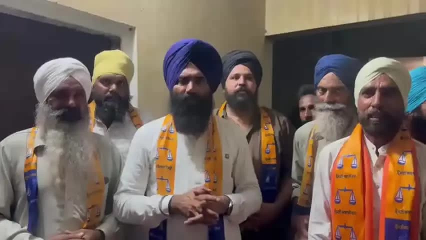 ਫਤਿਹਗੜ੍ਹ ਸਾਹਿਬ: ਪਿੰਡ ਬੁਚੜੇ ਕਲਾਂ ਦੇ 18 ਪਰਿਵਾਰ ਆਮ ਆਦਮੀ ਪਾਰਟੀ ਛੱਡ ਕੇ ਸ਼੍ਰੋਮਣੀ ਅਕਾਲੀ ਦਲ ਵਿੱਚ ਸ਼ਾਮਿਲ ਹੋਏ