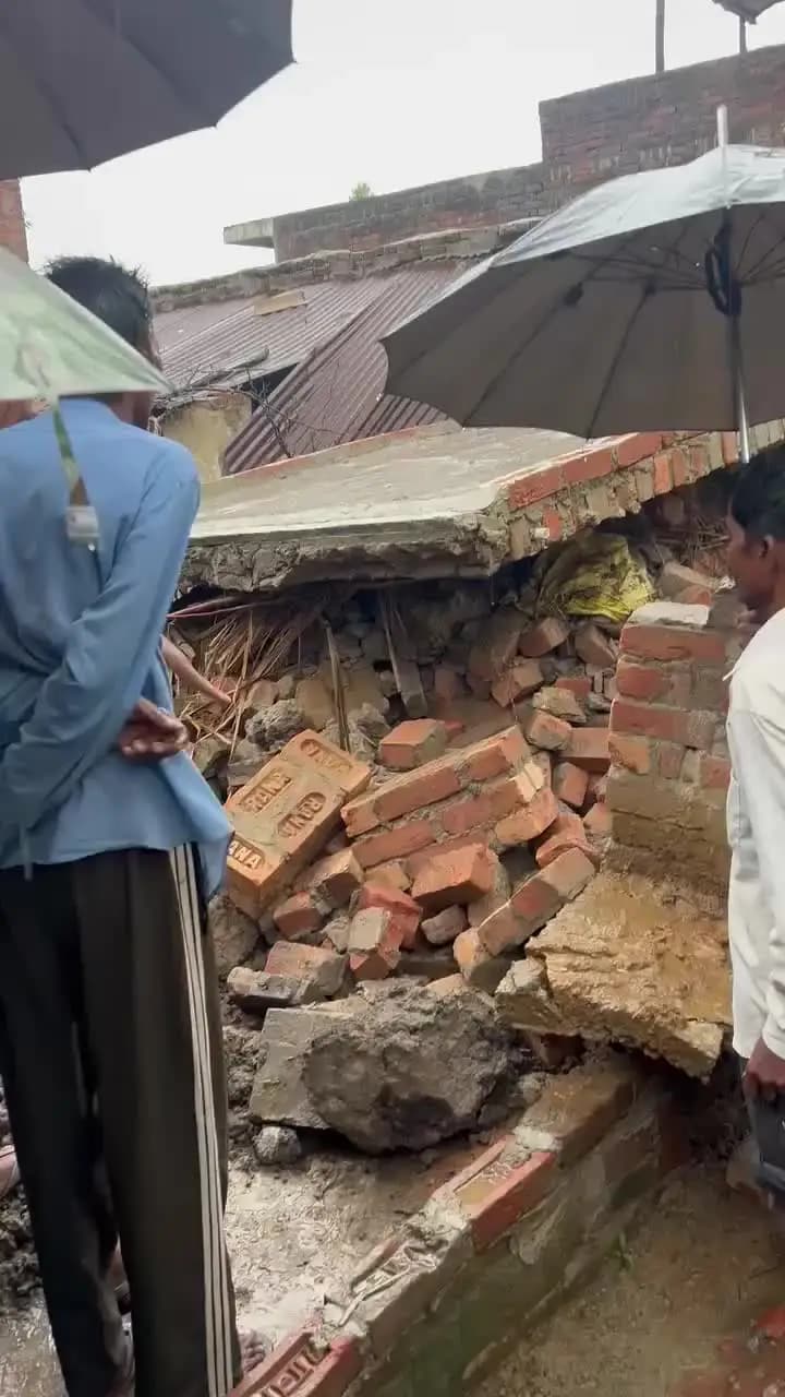 रातभर से लगातार हो रही बरसात में चाचा भतीजे की चली गई जान
पुवायां/ तहसील क्षेत्र के गांव मुड़िया कुर्मियात गांव में