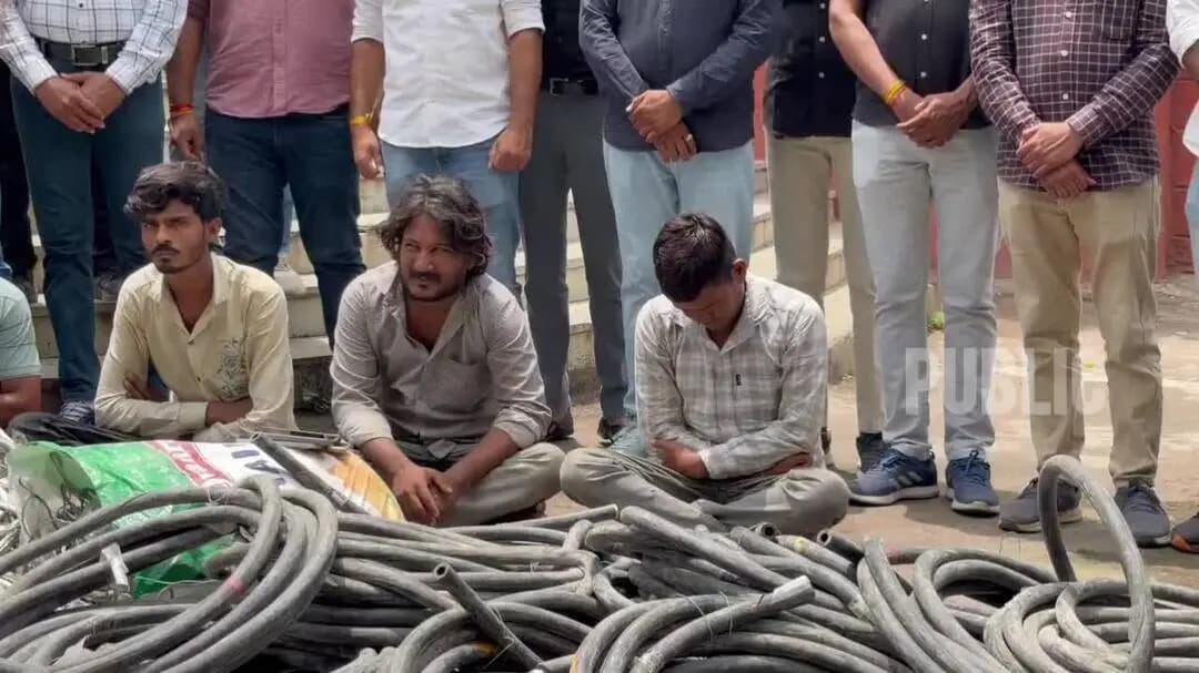 જામનગર શહેર: શેઠ વડાળા પાસે પવનચક્કીના કોપર કેબલ વાયરની ચોરીમાં ચાર શખ્સો પકડાયા, પોલીસે 1654700 નો મુદ્દામાલ કબજે કર્યો