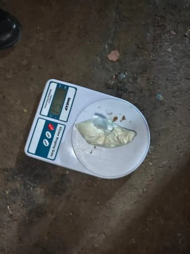 श्री आशाराम चौधरी ASP नागौर के निर्देशन में ऑपरेशन नशा मुक्त नागौर अभियान के तहत SHO गोटन मय टीम द्वारा डीएसटी टीम की सूचना पर नट बस्ती, गोटन से लगभग 5.10 लाख रूपये कीमतन 51 ग्राम अवैध मादक पदार्थ एमडी एवं परिवहन हेतु प्रयुक्त एक मोटरसाइकिल जब्त की गई। दो आरोपी मां-पुत्र बाबूड़ी नट एवं सूरज नट मौके से फरार हो गये, जिनकी तलाश की जा रही है।
@IgpAjmer
@PoliceRajasthan