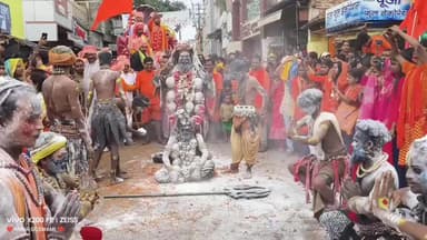 लोहरदगा: सावन की तीसरी सोमवारी पर लोहरदगा से देवकी धाम रवाना हुए शिव भक्त, शिव तांडव और शिव-पार्वती झांकी मुख्य आकर्षण