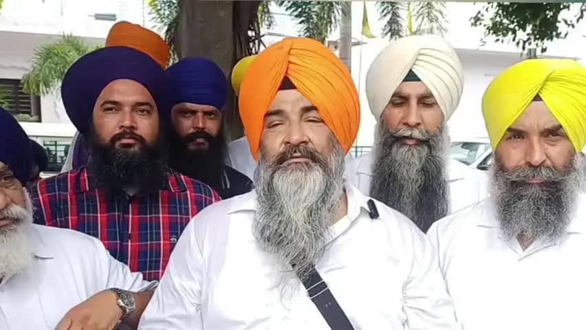 ਫਤਿਹਗੜ੍ਹ ਸਾਹਿਬ: ਸਤਵੰਤ ਸਿੰਘ ਨੇ ਗੁਰਦੁਆਰਾ ਸ੍ਰੀ ਫਤਿਹਗੜ੍ਹ ਸਾਹਿਬ ਵਿਖੇ ਮੱਥਾ ਟੇਕ ਕੇ ਸ਼ੁਰੂ ਕੀਤਾ ਚੋਣ ਪ੍ਰਚਾਰ,MP ਸਰਬਜੀਤ ਸਿੰਘ ਖਾਲਸਾ ਰਹੇ ਮੌਜੂਦ