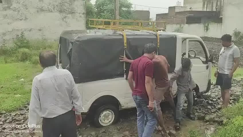 वार्ड नंबर 7 एसडीएम बांग्ला के पीछे दुर्गा नगर की गली का हल बहुत खराब है सब लोग बहुत परेशान है