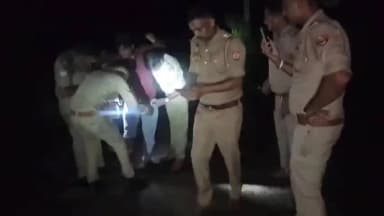 झांसी: बहन से गंदी हरकत करने वाले से 11 साल का भाई भिड़ा, पकड़े जाने के डर से भागा आरोपी; झांसी पुलिस ने एनकाउंटर में पकड़ा