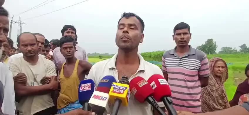 ধুবুৰী ভাগ: ধুবুৰী জিলাৰ ফকিৰগঞ্জত ব্যৱসায়ীৰ পৰা ডকাইতি কৰা সন্দৰ্ভত ভুক্তভোগীৰ প্ৰতিক্ৰিয়া।