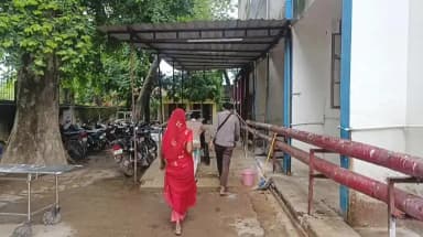 देवीपुर: एम्स के पास अज्ञात वाहन की चपेट में आने से एक व्यक्ति गंभीर रूप से घायल