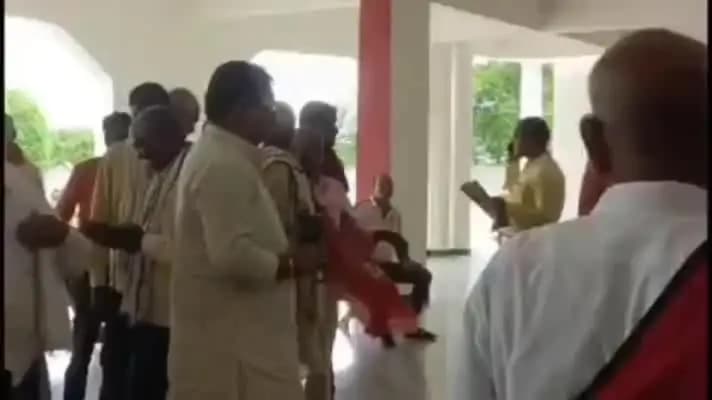 नौगढ़: मझगांवा-भरदुआ में 53 साल बाद भी जमीन पर कब्जा नहीं, डीएम से लगाई गई गुहार