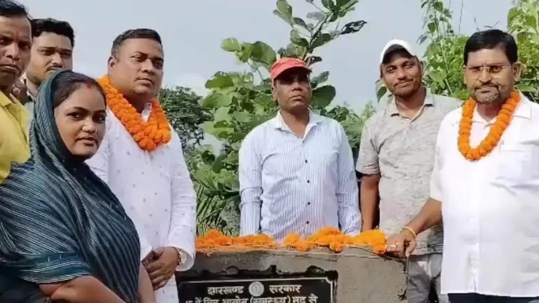 चंदनकियारी: चंदनकियारी के पोलकिरी में उप स्वास्थ्य केंद्र भवन का हुआ शिलान्यास, ग्रामीणों को मिलेगा गांव में ही बेहतर इलाज