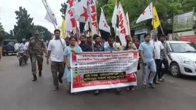 বিশালগড়: স্বাধীনতা দিবসে জাতীয় পতাকা উত্তোলন ও রক্তদানে বাধাদানকারীদের বিরুদ্ধে দেশদ্রোহী মামলার দাবিতে সোনামুড়া DYFI -বিক্ষোভ