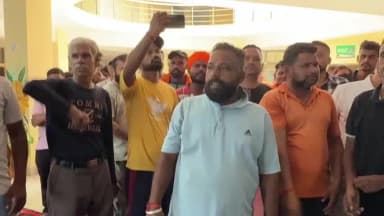 ਹੁਸ਼ਿਆਰਪੁਰ: ਨਗਰ ਨਿਗਮ ਹੁਸ਼ਿਆਰਪੁਰ ਵਿਚ ਕਰਮਚਾਰੀਆਂ ਨੇ ਕੀਤਾ ਆਪ ਕੌਂਸਲਰ ਖਿਲਾਫ ਰੋਸ ਪ੍ਰਦਰਸ਼ਨ, ਬਦਸਲੂਕੀ ਦਾ ਲਾਇਆ ਦੋਸ਼