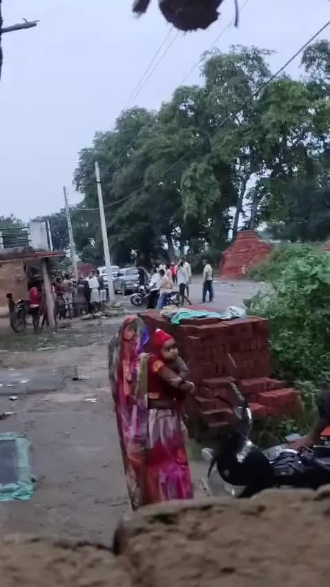 leela bhai Prajapat gram panchayat amdari mai ghar mai ghus kar marne gaye hai rakesh bagri vinay bagri lalit bagri