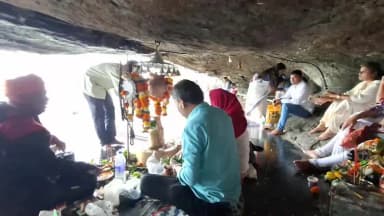 इगतपुरी: तळेगाव येथील कपारेश्वर महादेव मंदिरात भक्तांची दर्शनासाठी गर्दी