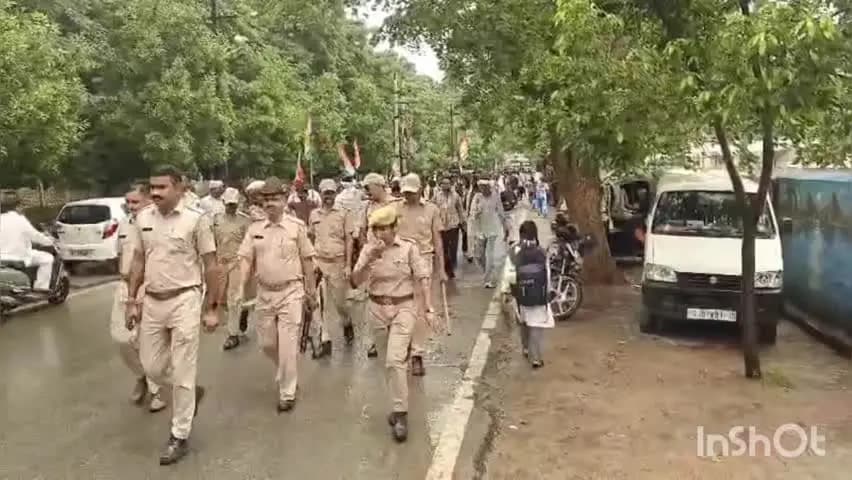 डूंगरपुर: आदिवासी समुदाय को अपमानित करने के विरोध में बीएपी ने शहर में निकाली रैली, कलेक्ट्रेट पर किया प्रदर्शन
