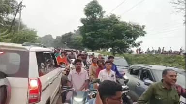 पलारी: सावन सोमवार पर पलारी सिद्धेश्वर मंदिर में महाआरती, पलारी-बलौदी मुख्य मार्ग पर घंटों लगा जाम
