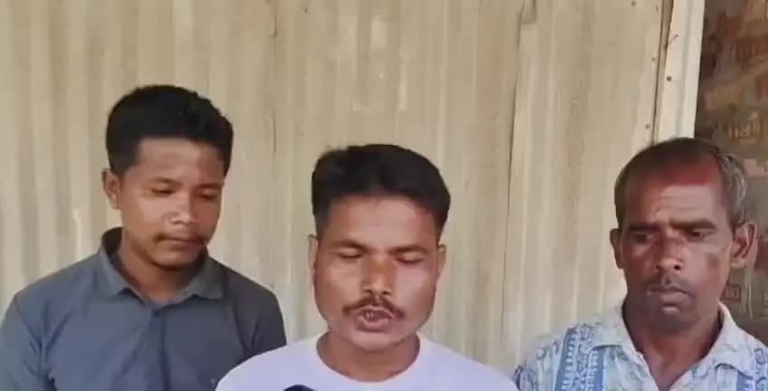 ধুবুৰী ভাগ: সাপটগ্ৰাম বিদ্যুৎ কাৰ্যালয়ত উত্তপ্ত পৰিস্থিতিৰ সন্দৰ্ভত স্থানীয় ৰাইজৰ প্ৰতিক্ৰিয়া।