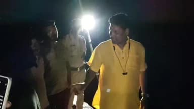 সন্দেশখালি ১: গাজীখালী রোডে বেহাল নদীবাদ, এলাকার বাসিন্দাদের সাহায্যে আপৎকালীন সংস্কার করলেন সন্দেশখালীর বিধায়ক সনদ সরদার