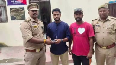 रुदौली: रूदौली में युवक को मिला 19 हजार रुपये भरा पर्स, पुलिस को सौंपा