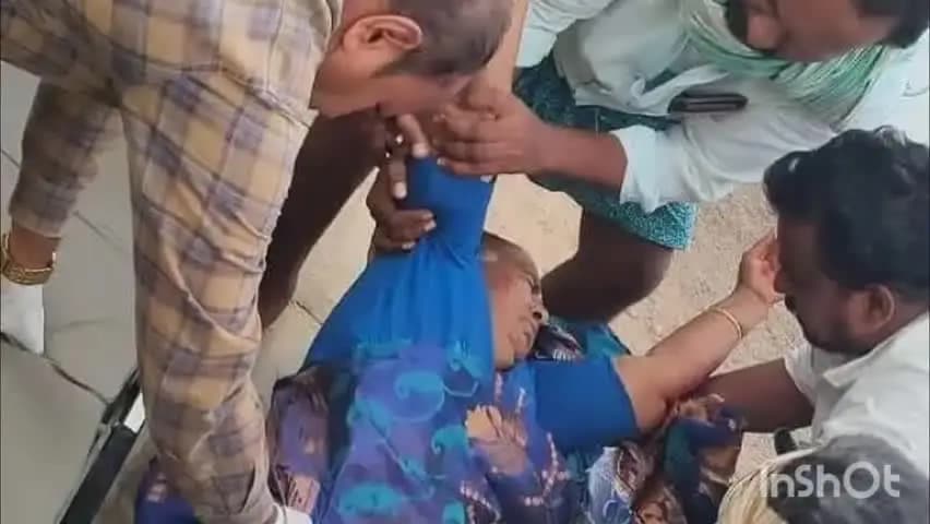 బాపట్ల: శాంతినగర్ వద్ద బస్సు దిగి రోడ్డు దాటుతున్న మహిళను ఢీ కొట్టిన బుల్లెట్ వాహనం.. తీవ్ర గాయాలు