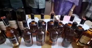 హిమాయత్ నగర్: మల్కాజిగిరి పోలీస్ కమిషనరేట్ పరిధిలో ఖరీదైన స్కాచ్ మద్యం అక్రమ విక్రయాలు గుట్టురట్టు
