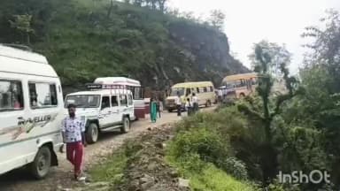 मंडी: निर्माणाधीन कंपनी की लापरवाही से रोपडू में एनएच पर बढ़ी परेशानी, सुबह से फंसे वाहन