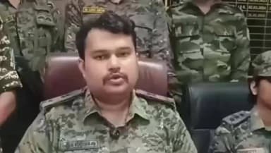 लातेहार: गुमला जिले में लातेहार का आतंक, जेजेएमपी कमांडर रामदेव लोहरा अपने 4 साथियों और आधुनिक हथियारों के साथ गिरफ्तार