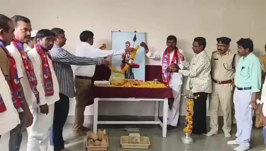 నిర్మల్: సర్దార్ సర్వాయి పాపన్న గౌడ్ చూపిన పోరాట పటిమ, ధైర్యసాహసాలు, ఆశయాలు నేటి తరానికి స్ఫూర్తిదాయకం: జిల్లా అదనపు కలెక్టర్