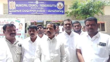 యాదగిరిగుట్ట: యాదగిరిగుట్టలో BRS-మున్సిపల్ ఫ్లెక్సీ రగడ: తీవ్ర ఆగ్రహంతో ధర్నా