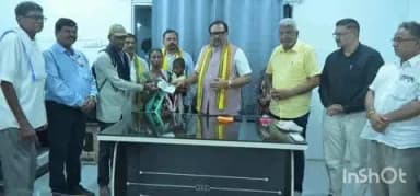 एटापल्ली: सर्पदंशाने मृत्यू झालेल्या दीपिका लकडा यांच्या कुटुंबीयांना एटापल्ली येथे एक लाखांची आर्थिक मदत