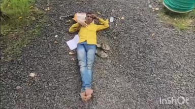 गुलाबगंज: गुलाबगंज से 30 किलोमीटर पैदल चलकर जिला मुख्यालय पर अपनी फरियाद लेकर पहुंचे किसान कोमल....,