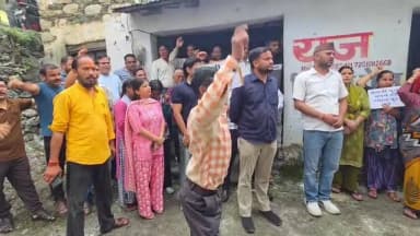 रुद्रप्रयाग: रुद्रप्रयाग में बेलनी पुल निर्माण को लेकर 35 परिवारों ने धरना शुरू किया
